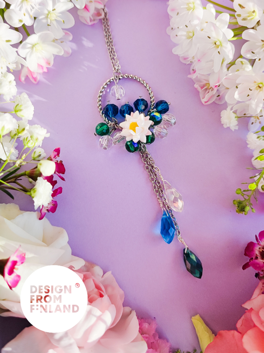 Water lily necklace