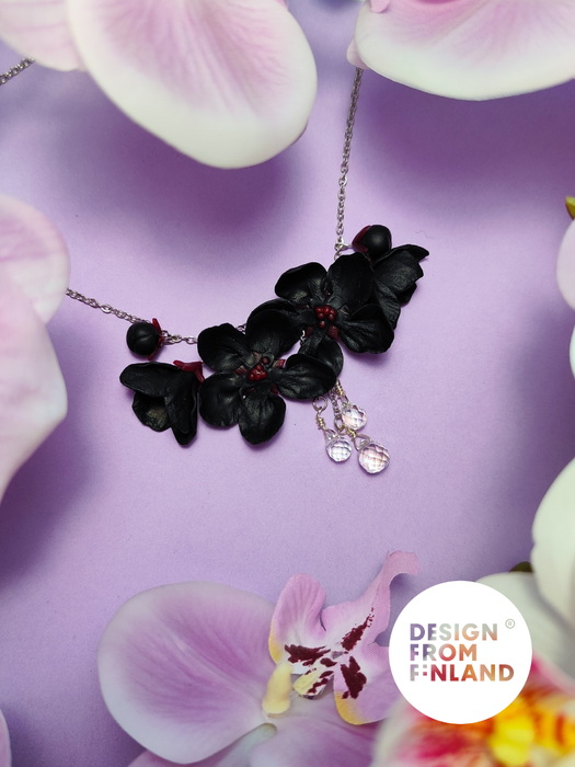 The Black Beauty of Shadows necklace